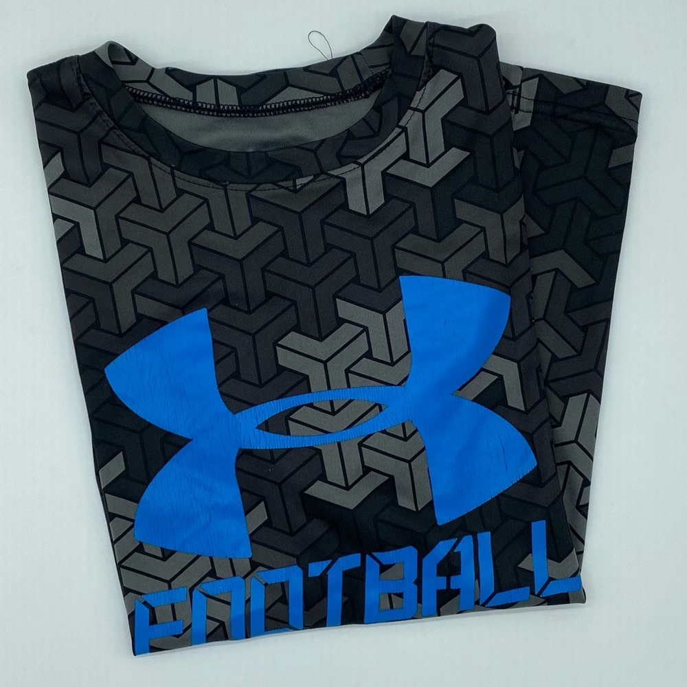 Under Armour Short sleeve Tee. Football. Stretchy. Athletic.
